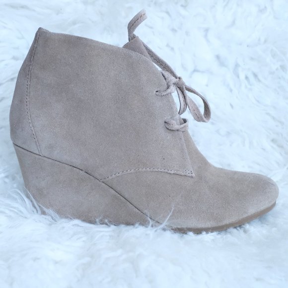 Boots - Picture 2 of 9